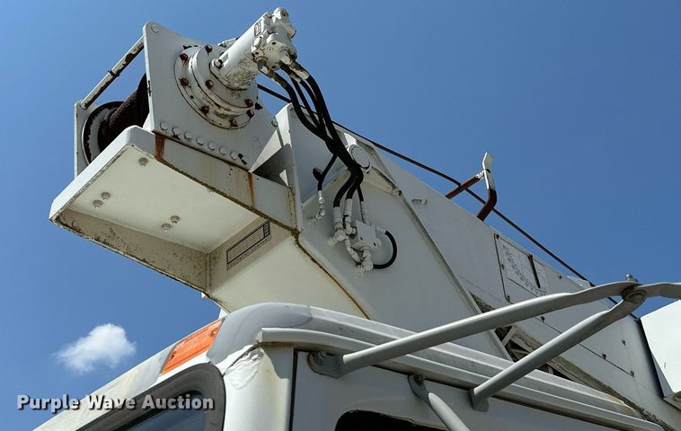 image for item OG9131 1997 International 4900  crane truck