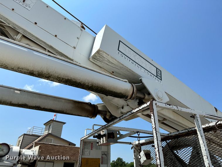 image for item OG9131 1997 International 4900  crane truck