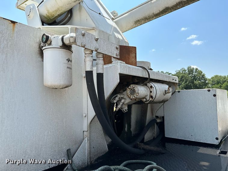 image for item OG9131 1997 International 4900  crane truck