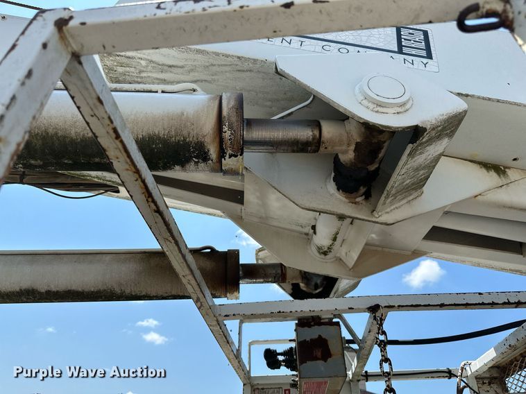 image for item OG9131 1997 International 4900  crane truck