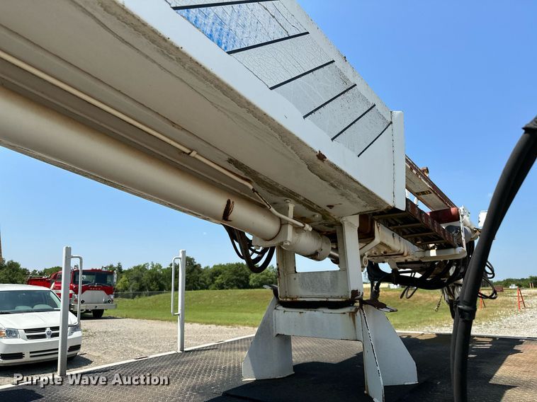 image for item OG9131 1997 International 4900  crane truck