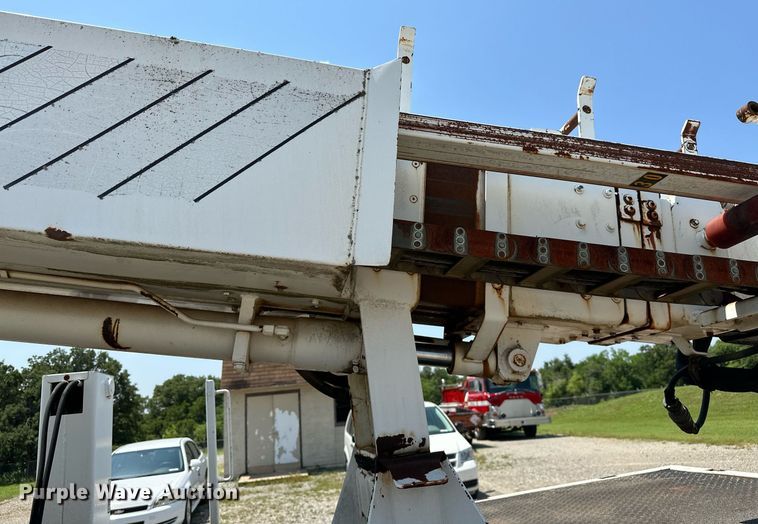 image for item OG9131 1997 International 4900  crane truck