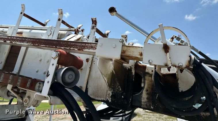 image for item OG9131 1997 International 4900  crane truck