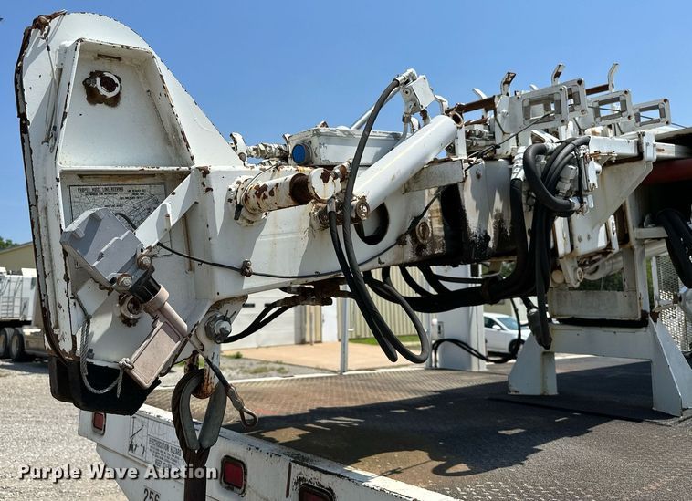 image for item OG9131 1997 International 4900  crane truck