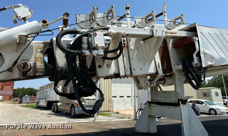 image for item OG9131 1997 International 4900  crane truck