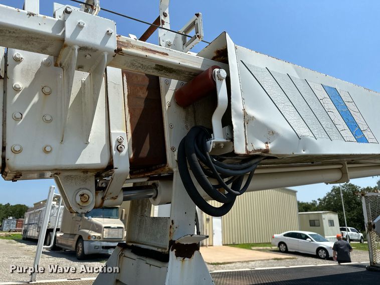 image for item OG9131 1997 International 4900  crane truck