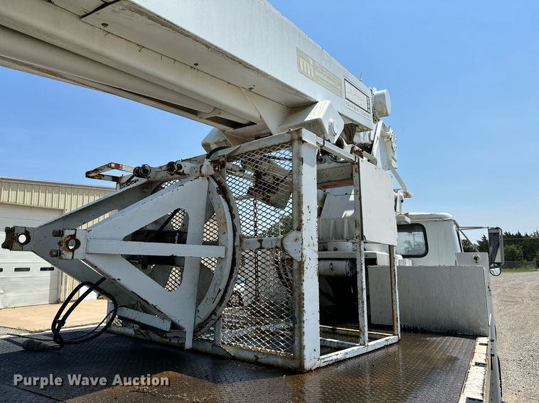 image for item OG9131 1997 International 4900  crane truck