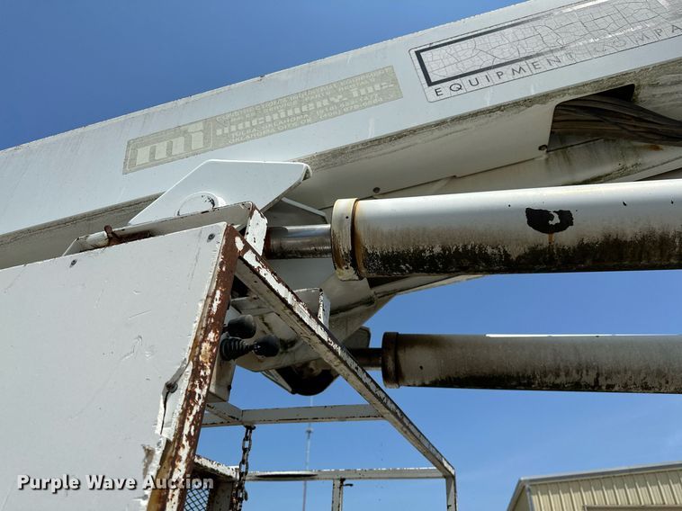 image for item OG9131 1997 International 4900  crane truck