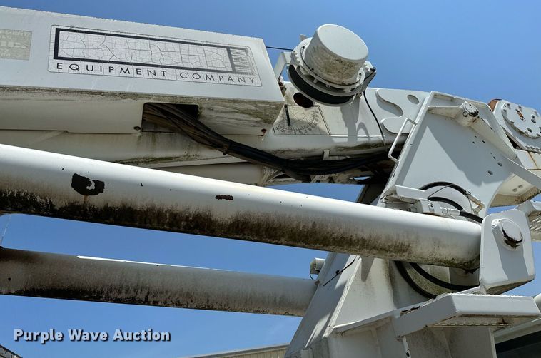 image for item OG9131 1997 International 4900  crane truck