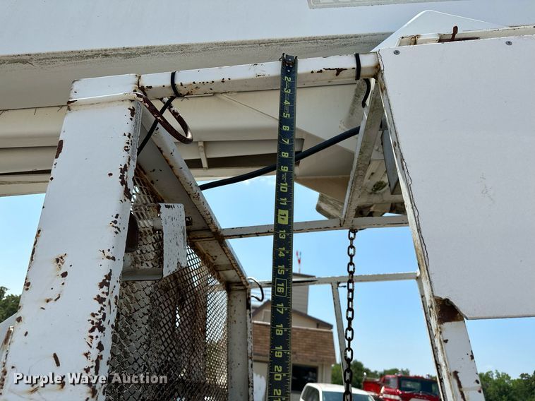 image for item OG9131 1997 International 4900  crane truck