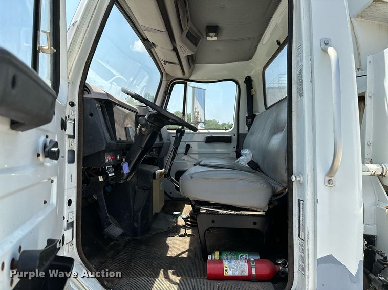 image for item OG9131 1997 International 4900  crane truck