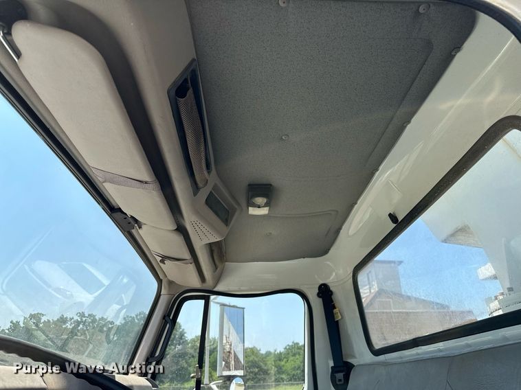 image for item OG9131 1997 International 4900  crane truck