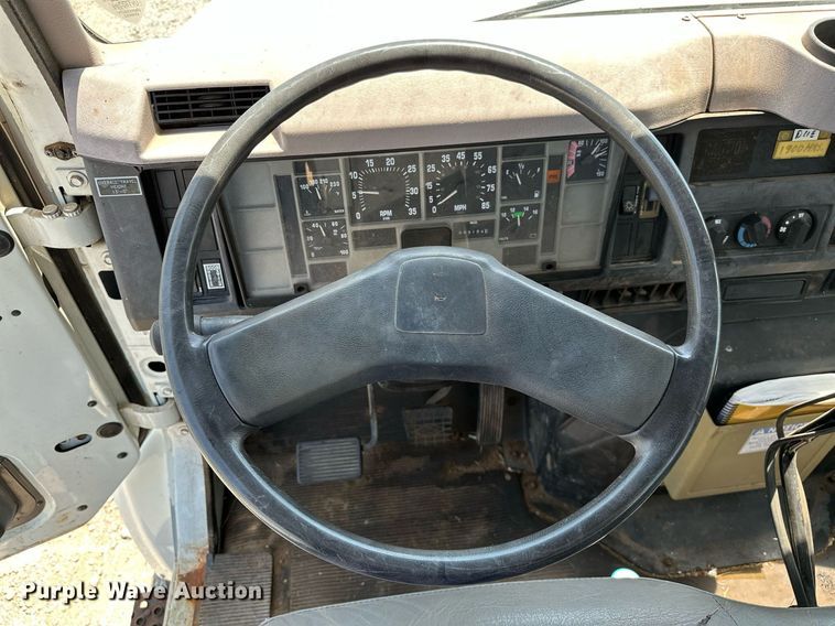 image for item OG9131 1997 International 4900  crane truck