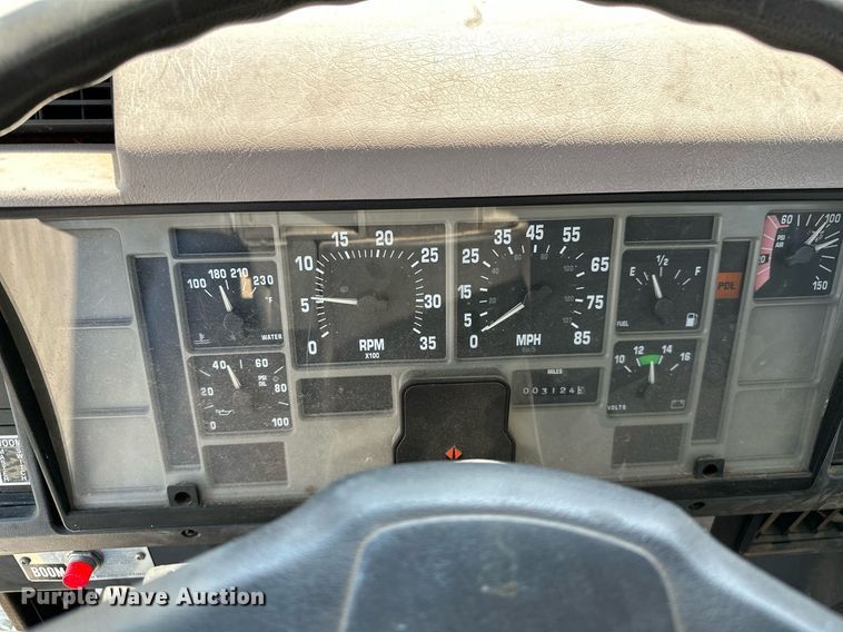 image for item OG9131 1997 International 4900  crane truck