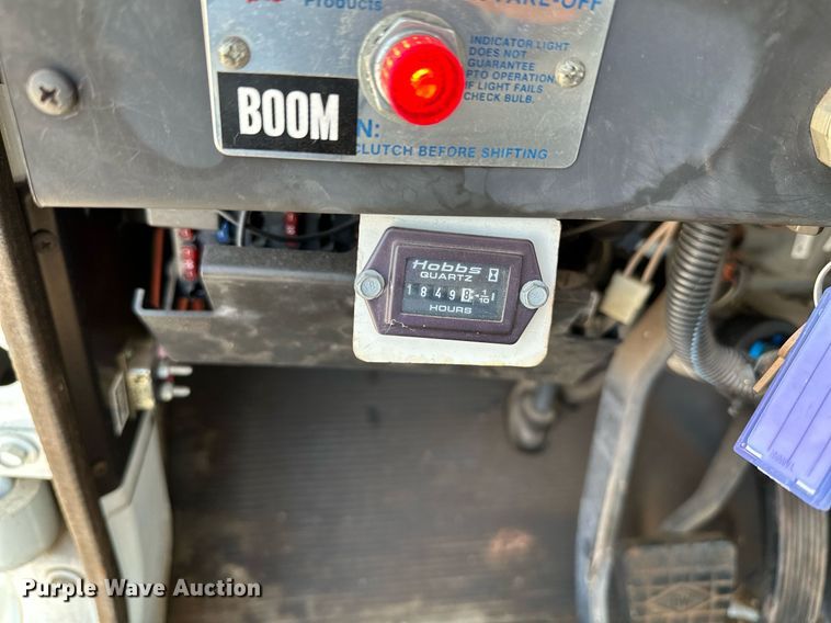 image for item OG9131 1997 International 4900  crane truck