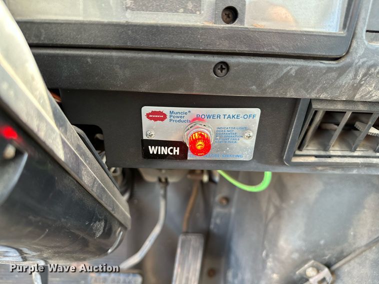 image for item OG9131 1997 International 4900  crane truck