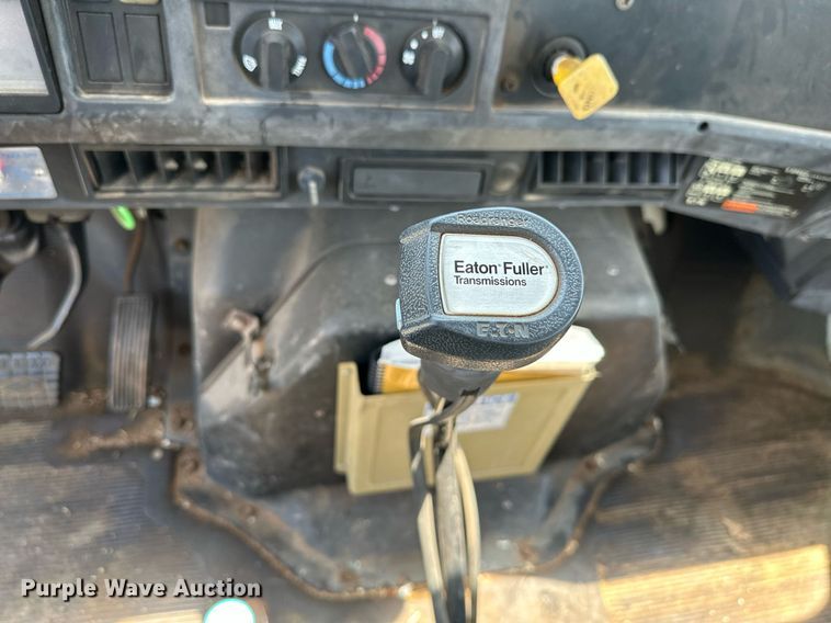 image for item OG9131 1997 International 4900  crane truck