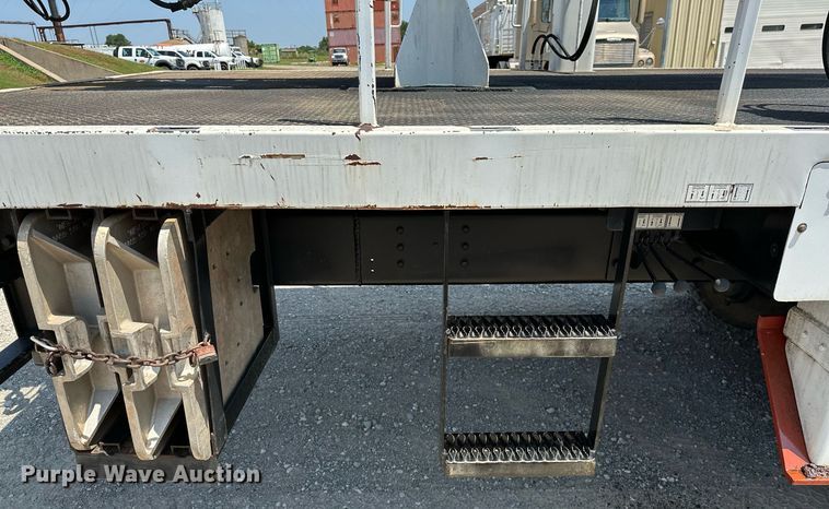 image for item OG9131 1997 International 4900  crane truck