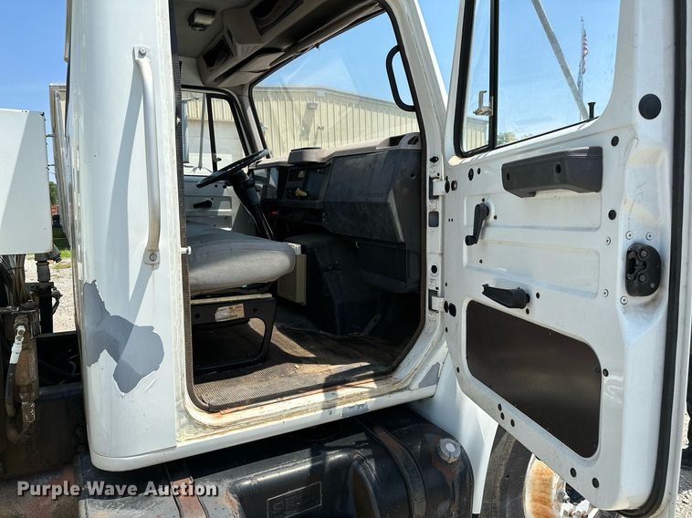 image for item OG9131 1997 International 4900  crane truck