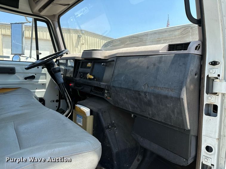 image for item OG9131 1997 International 4900  crane truck