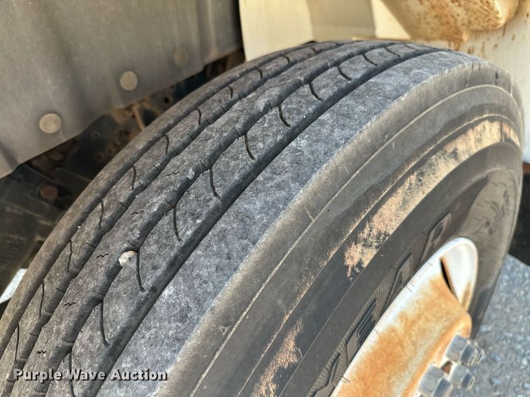 image for item OG9131 1997 International 4900  crane truck