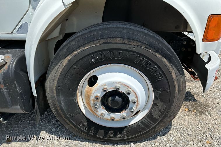 image for item OG9131 1997 International 4900  crane truck