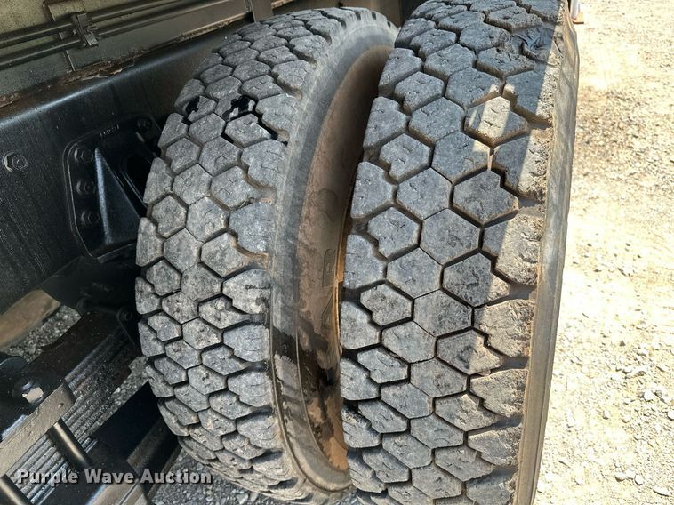 image for item OG9131 1997 International 4900  crane truck