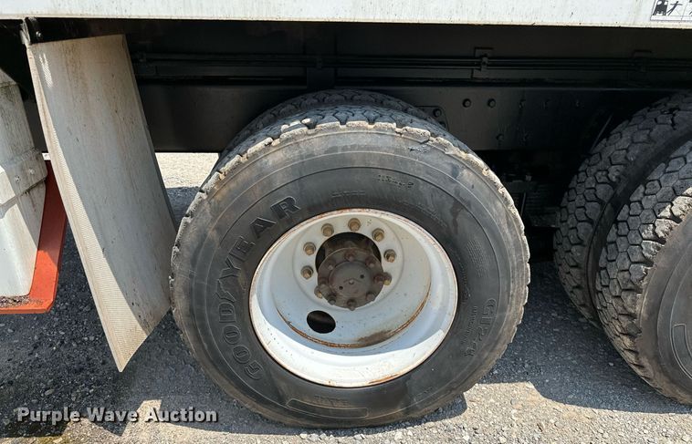 image for item OG9131 1997 International 4900  crane truck