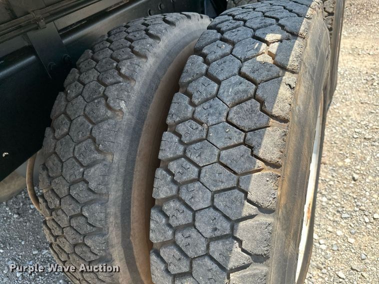 image for item OG9131 1997 International 4900  crane truck