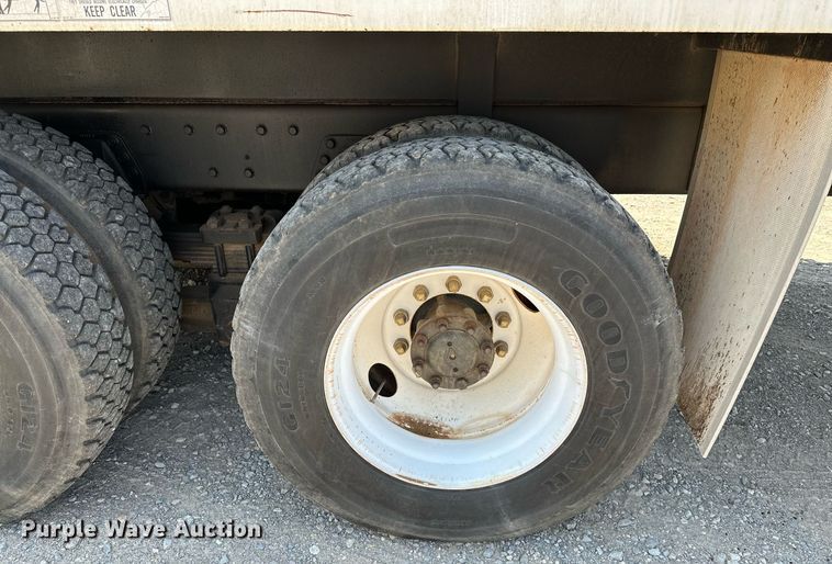 image for item OG9131 1997 International 4900  crane truck