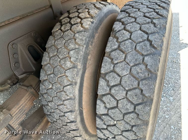 image for item OG9131 1997 International 4900  crane truck