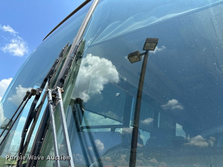 image for item OG9132 2005 Prevost LeMirage XL II  coach bus