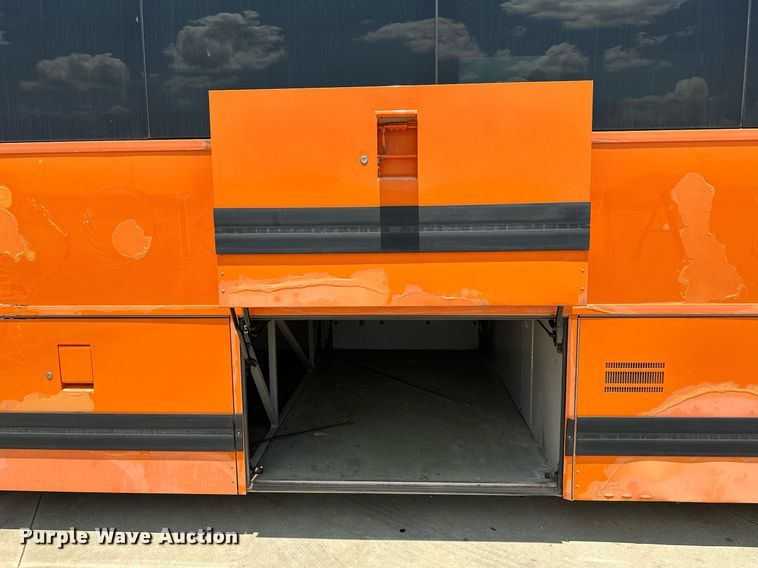 image for item OG9132 2005 Prevost LeMirage XL II  coach bus