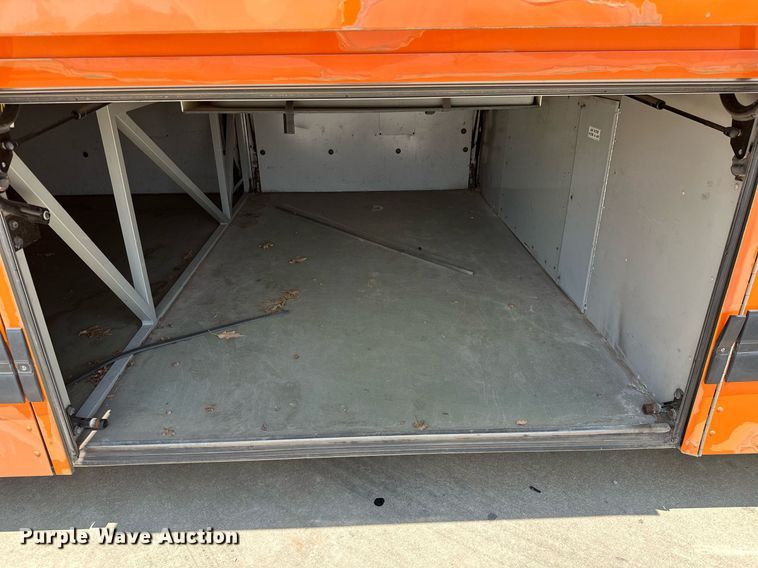 image for item OG9132 2005 Prevost LeMirage XL II  coach bus