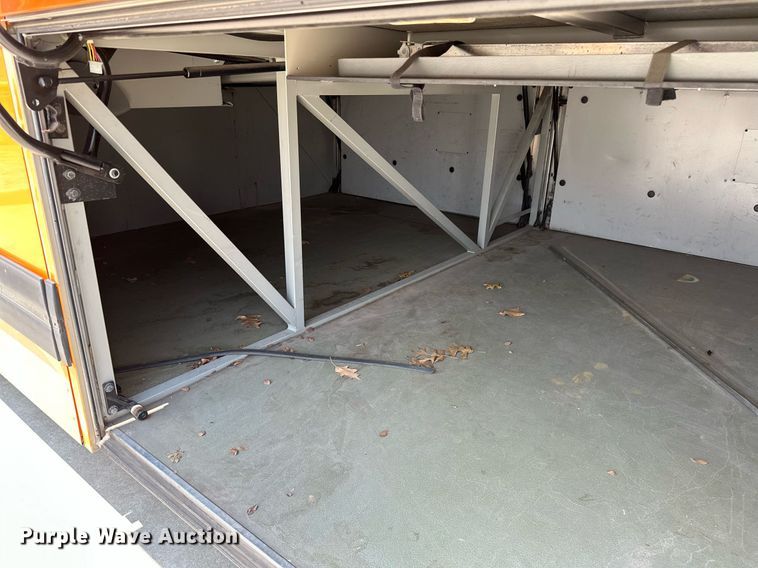 image for item OG9132 2005 Prevost LeMirage XL II  coach bus