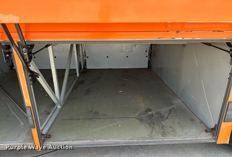 image for item OG9132 2005 Prevost LeMirage XL II  coach bus