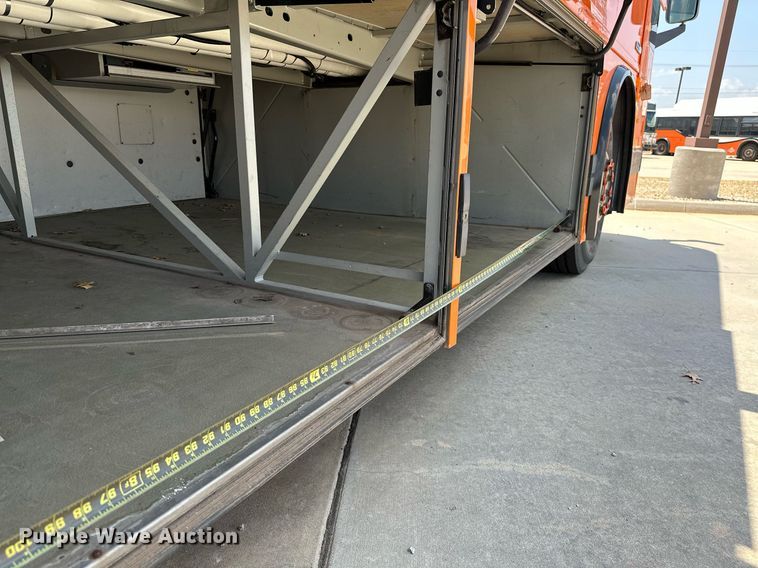 image for item OG9132 2005 Prevost LeMirage XL II  coach bus