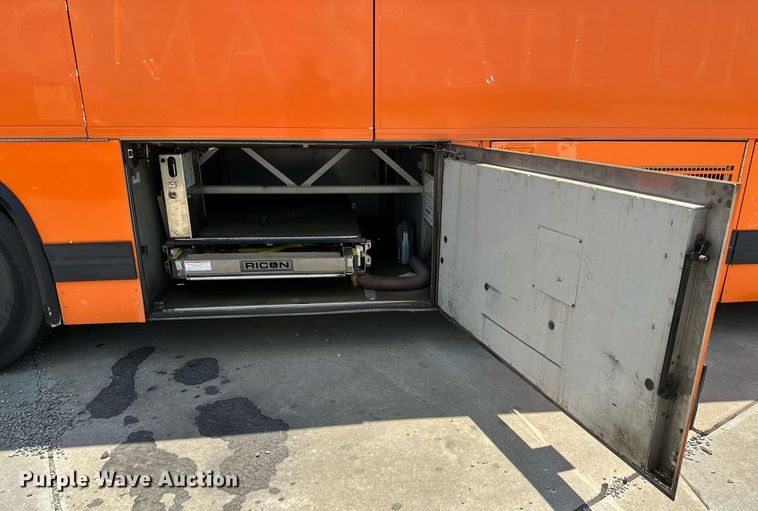 image for item OG9132 2005 Prevost LeMirage XL II  coach bus