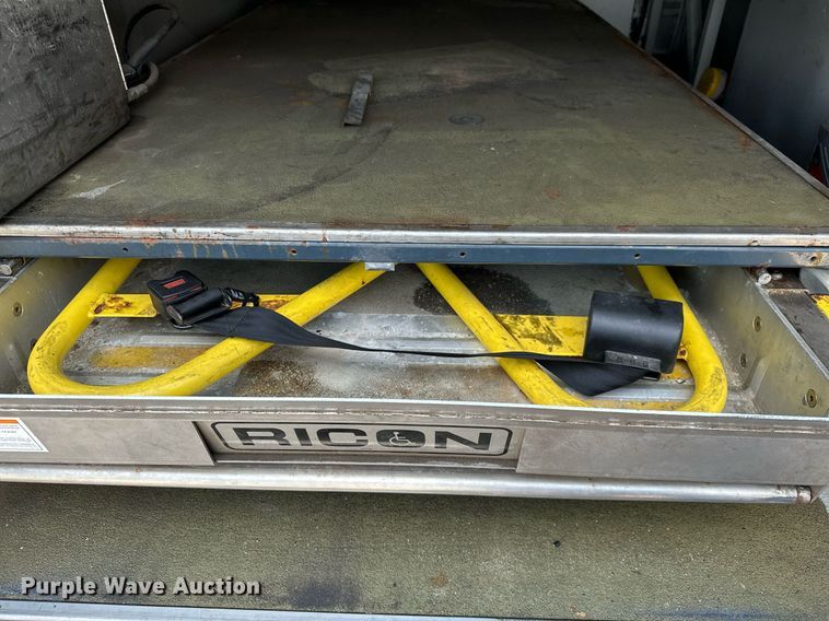 image for item OG9132 2005 Prevost LeMirage XL II  coach bus