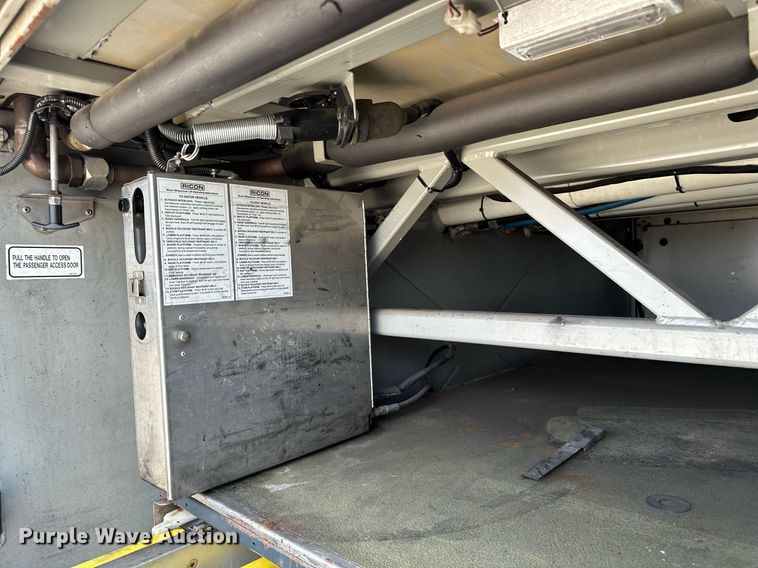 image for item OG9132 2005 Prevost LeMirage XL II  coach bus