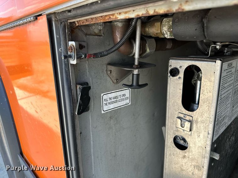 image for item OG9132 2005 Prevost LeMirage XL II  coach bus