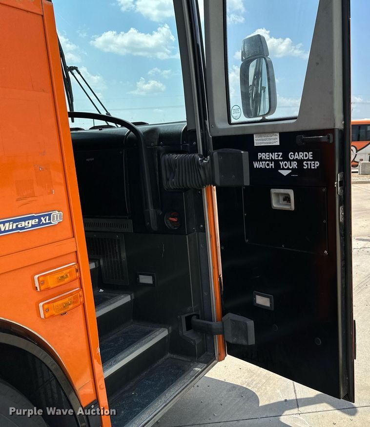 image for item OG9132 2005 Prevost LeMirage XL II  coach bus
