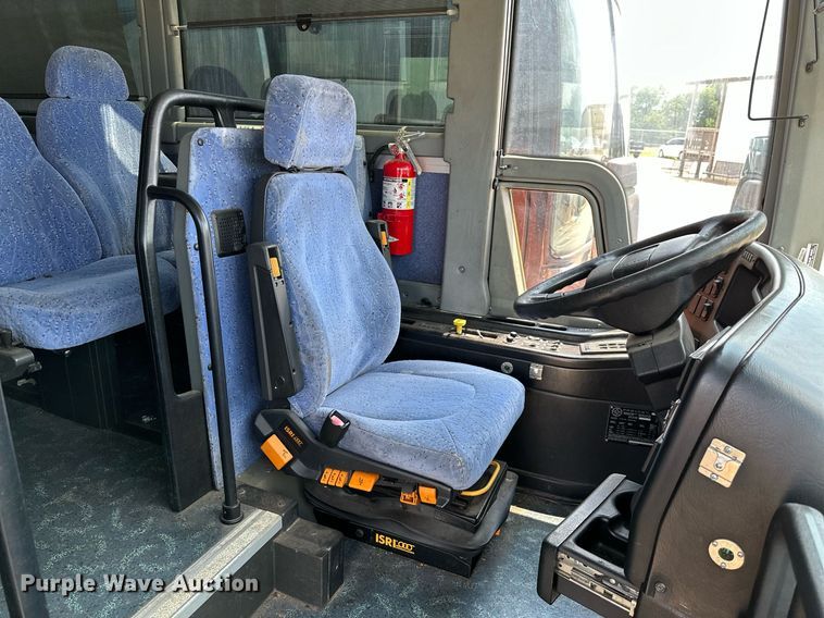 image for item OG9132 2005 Prevost LeMirage XL II  coach bus