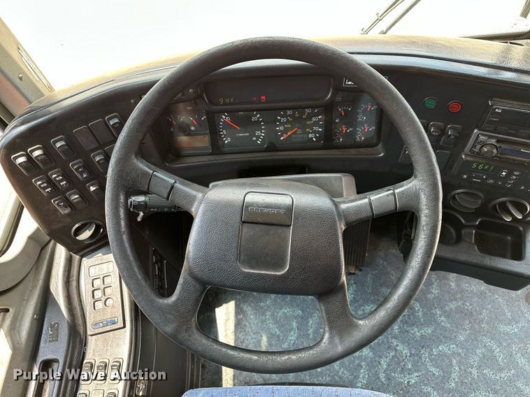 image for item OG9132 2005 Prevost LeMirage XL II  coach bus