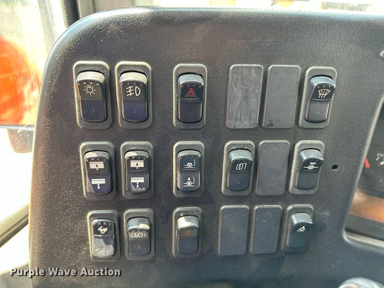 image for item OG9132 2005 Prevost LeMirage XL II  coach bus