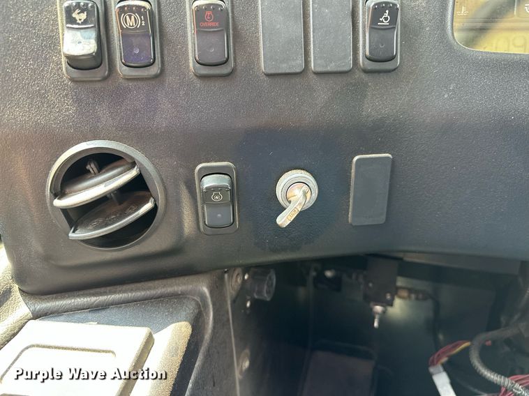 image for item OG9132 2005 Prevost LeMirage XL II  coach bus