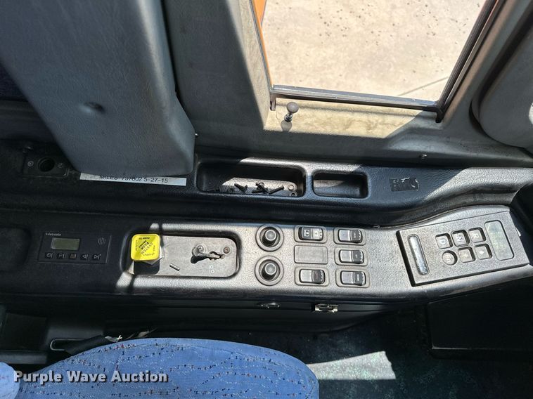 image for item OG9132 2005 Prevost LeMirage XL II  coach bus