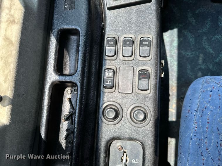 image for item OG9132 2005 Prevost LeMirage XL II  coach bus