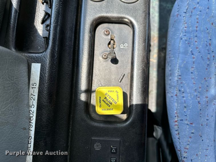 image for item OG9132 2005 Prevost LeMirage XL II  coach bus