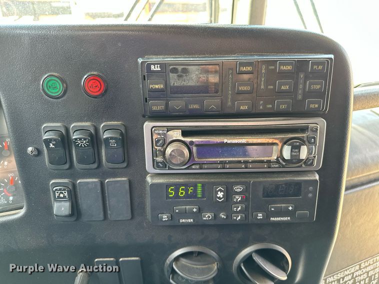 image for item OG9132 2005 Prevost LeMirage XL II  coach bus